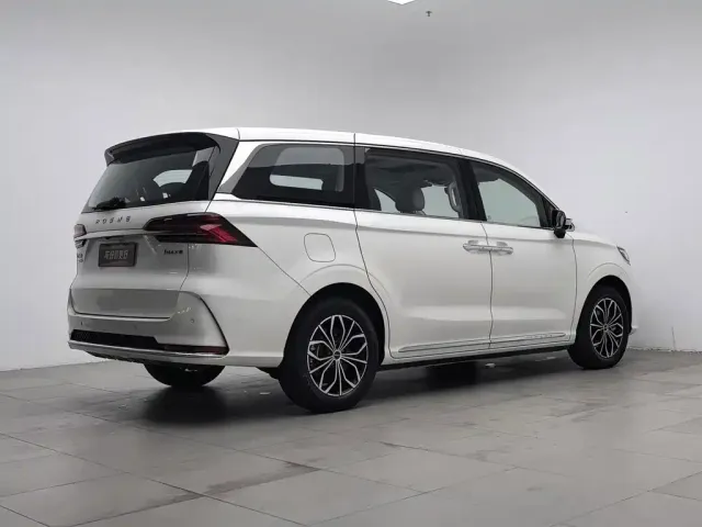 Roewe Roewe iMAX8 EV 2025 Model 1.5T DMH Land Premium Edition — Фото автомобиля 2