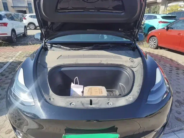 Tesla Model Y — Фото автомобиля 22