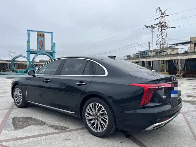 Hongqi H5 — Фото автомобиля 7
