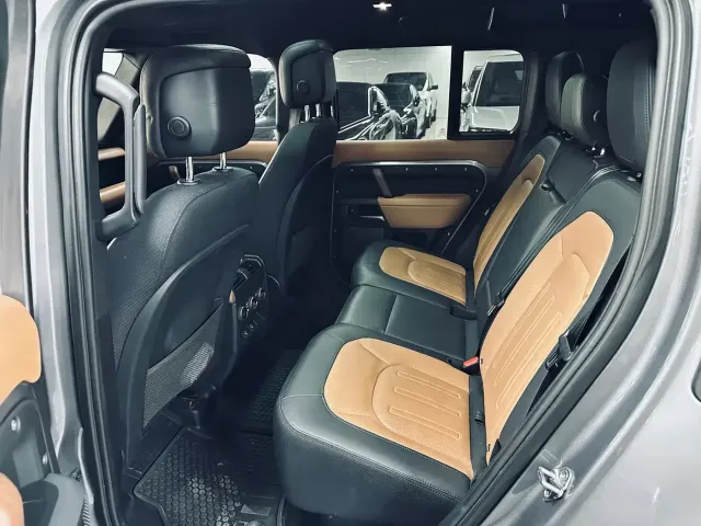Land Rover Defender — Фото автомобиля 9