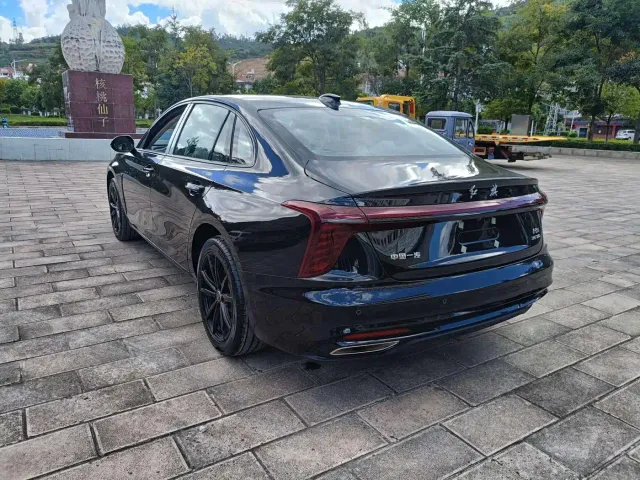Hongqi H5 — Фото автомобиля 9