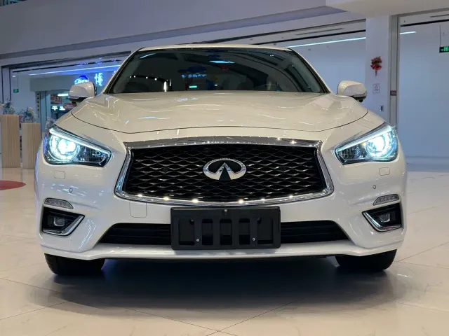 Infiniti Q50L — Фото автомобиля 2