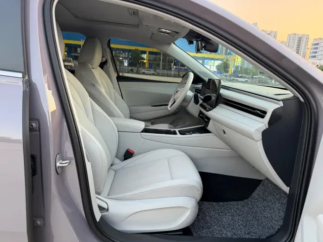 Volkswagen Lavida — Фото автомобиля 6