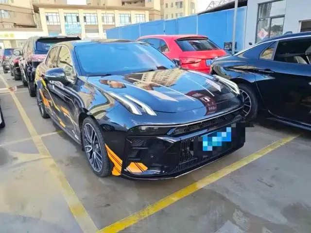 Lynk & Co 03 — Фото автомобиля 3