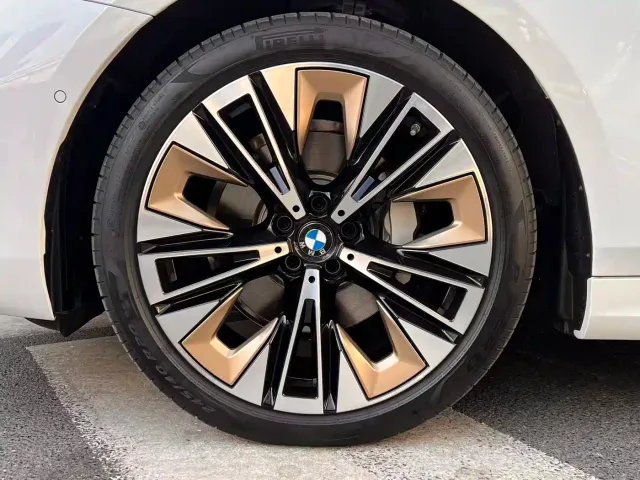 BMW 5 Series — Фото автомобиля 7