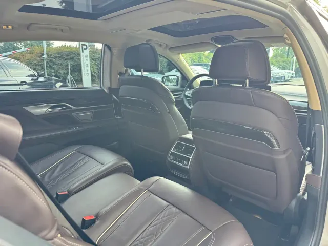BMW 7 Series — Фото автомобиля 14