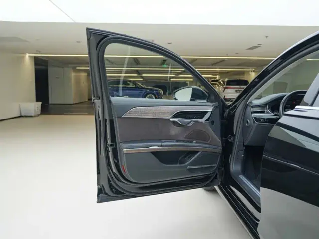 Audi A8 — Фото автомобиля 16