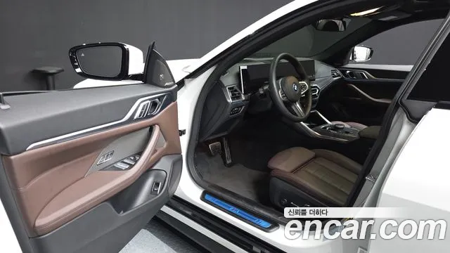 BMW i4 — Фото автомобиля 10