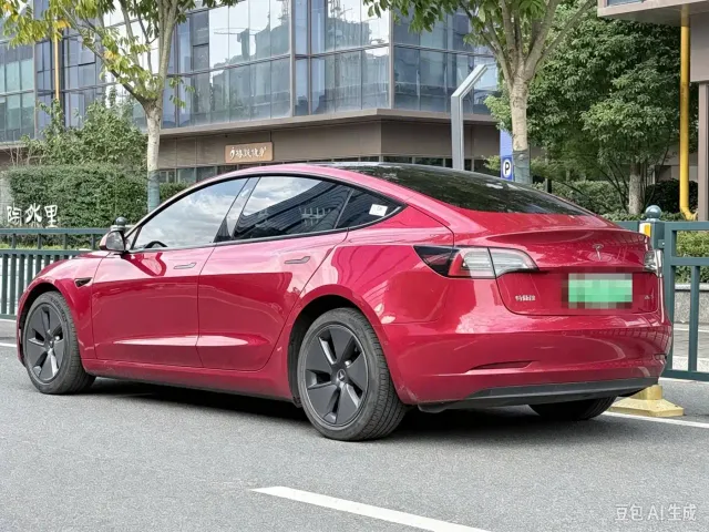 Tesla Model 3 — Фото автомобиля 3