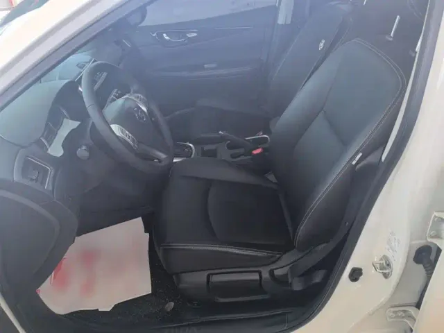 Nissan Tiida — Фото автомобиля 10