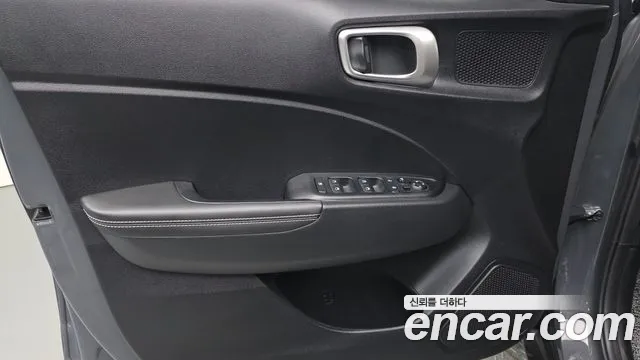 Hyundai Venue — Фото автомобиля 13