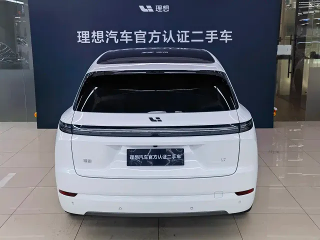 Li Auto L7 — Фото автомобиля 9