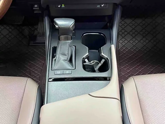 Lexus ES — Фото автомобиля 21