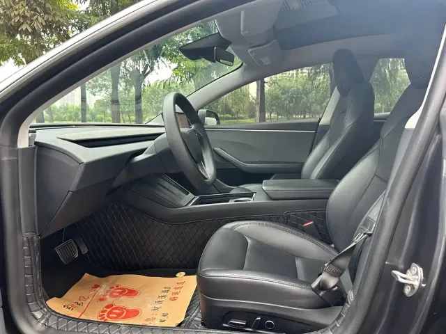 Tesla Model 3 — Фото автомобиля 5