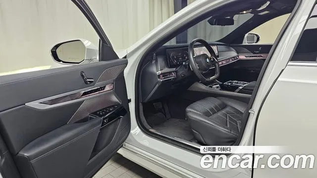 BMW 7 Series G70 — Фото автомобиля 15