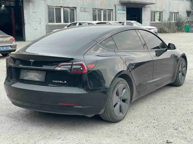 Tesla Model 3 — Фото автомобиля 3