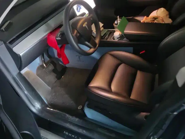 Tesla Model Y — Фото автомобиля 9