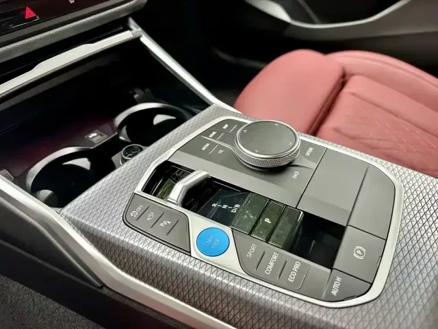 BMW i3 — Фото автомобиля 11
