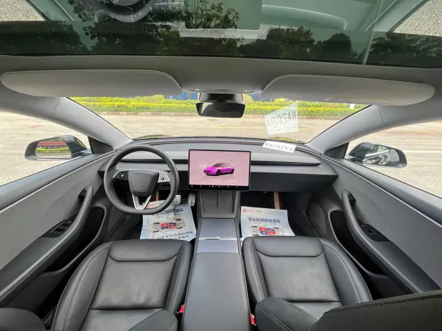 Tesla Model 3 — Фото автомобиля 15