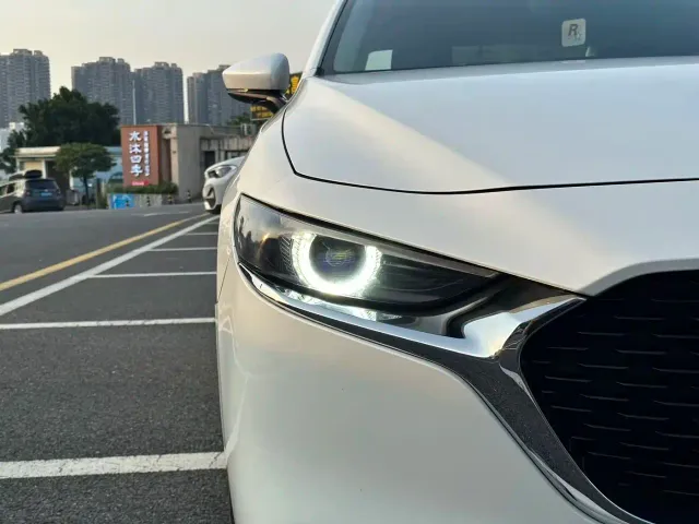 Mazda Axela — Фото автомобиля 17