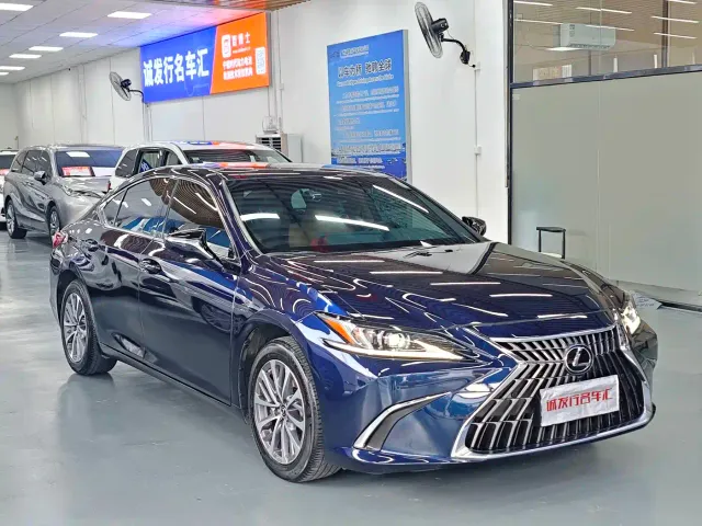 Lexus ES — Фото автомобиля 3