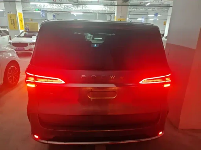 Roewe iMAX8 — Фото автомобиля 5