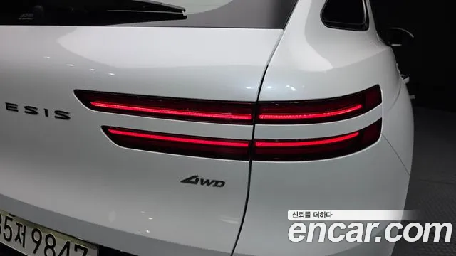 Genesis GV70 — Фото автомобиля 8