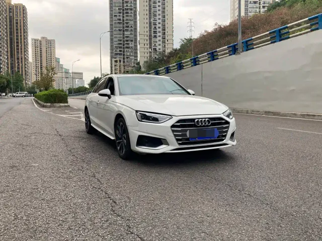 Audi A4L — Фото автомобиля 3