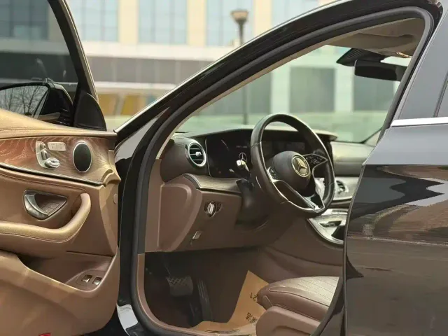 Mercedes-Benz E-Class — Фото автомобиля 4