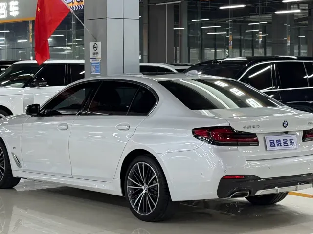 BMW 5 Series — Фото автомобиля 3