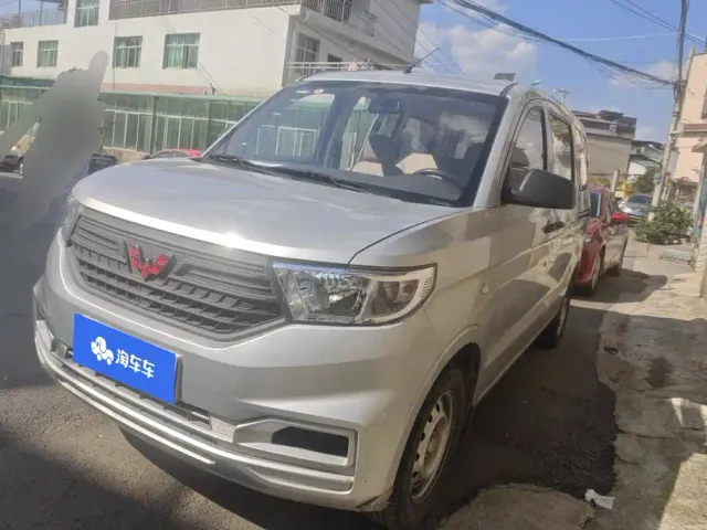 Фотография автомобиля — Wuling Hongguang V