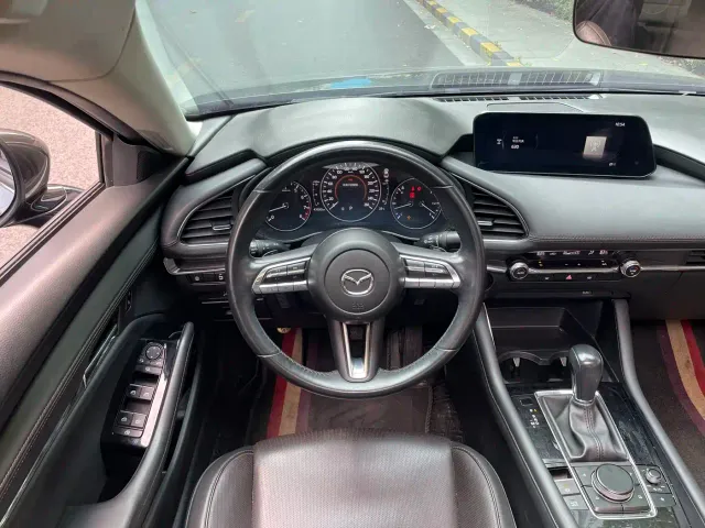 Mazda Axela — Фото автомобиля 17