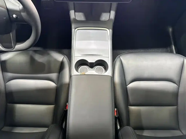 Tesla Model Y — Фото автомобиля 19