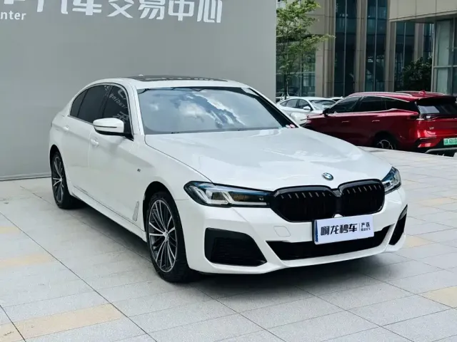 BMW BMW 5 Series 2022 Model Second Facelift 530Li Leading M Sport Package — Фото автомобиля 3