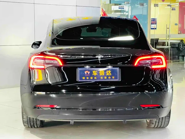 Tesla Model 3 — Фото автомобиля 4