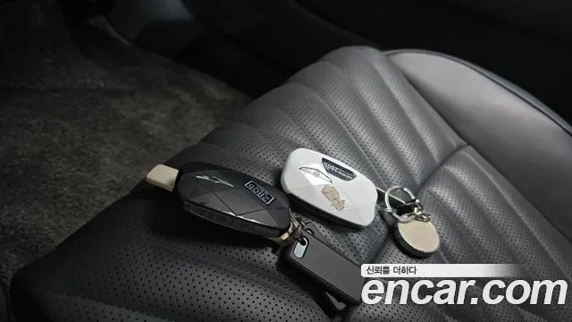 Genesis G90 Бензин 3.5 турбо AWD — Фото автомобиля 12