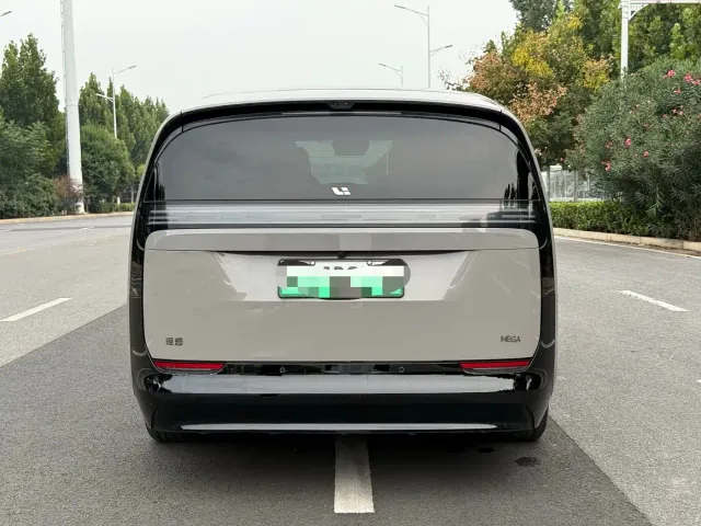 Li Auto MEGA — Фото автомобиля 5