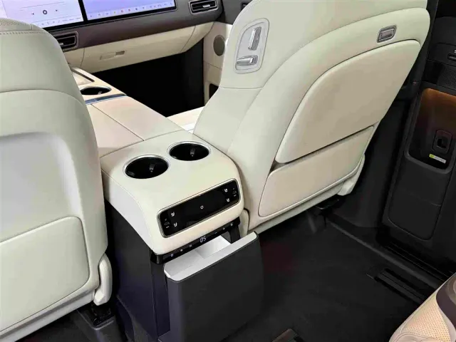 Li Auto MEGA — Фото автомобиля 8