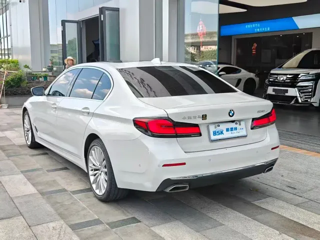 BMW 5 Series — Фото автомобиля 5