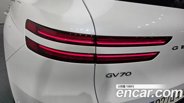 Genesis GV70 — Фото автомобиля 8