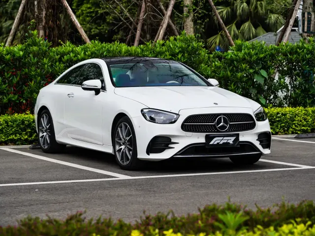 Mercedes-Benz E-Class — Фото автомобиля 4
