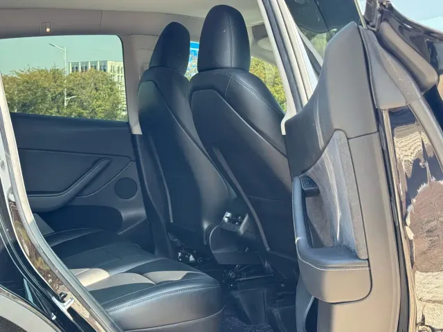 Tesla Model Y — Фото автомобиля 13
