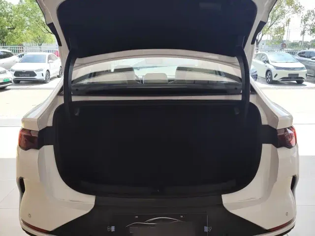 BYD Qin L — Фото автомобиля 20