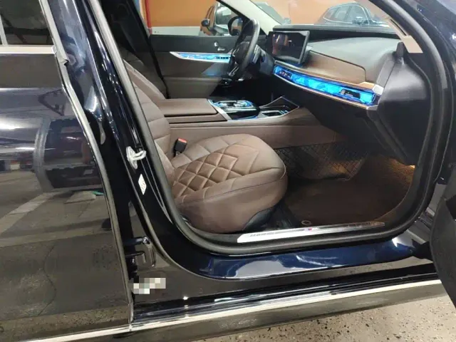 BMW 7 Series — Фото автомобиля 8