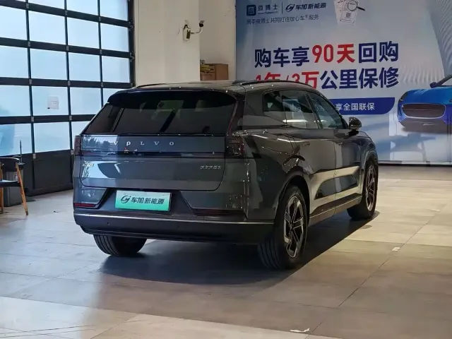 Volvo Volvo XC70 Plug-in Hybrid 2025 Standard — Фото автомобиля 4