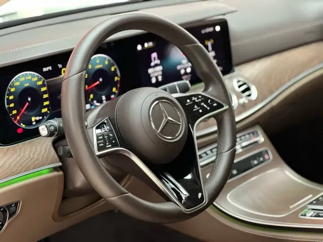 Mercedes-Benz E-Class — Фото автомобиля 7