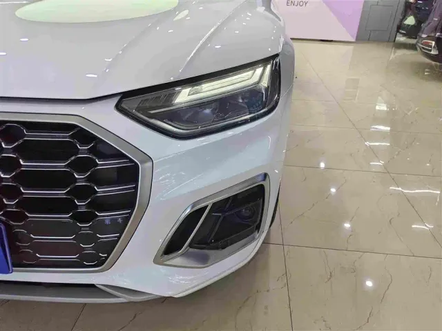 Audi Q5L — Фото автомобиля 11