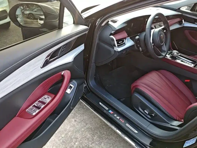 Hongqi H5 — Фото автомобиля 15
