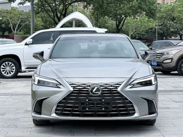 Lexus Lexus ES 2025 200 Ultimate Edition — Фото автомобиля 2