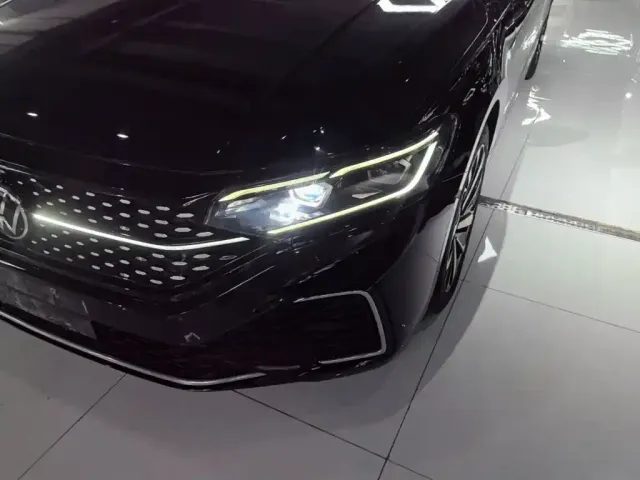 Volkswagen Passat — Фото автомобиля 23